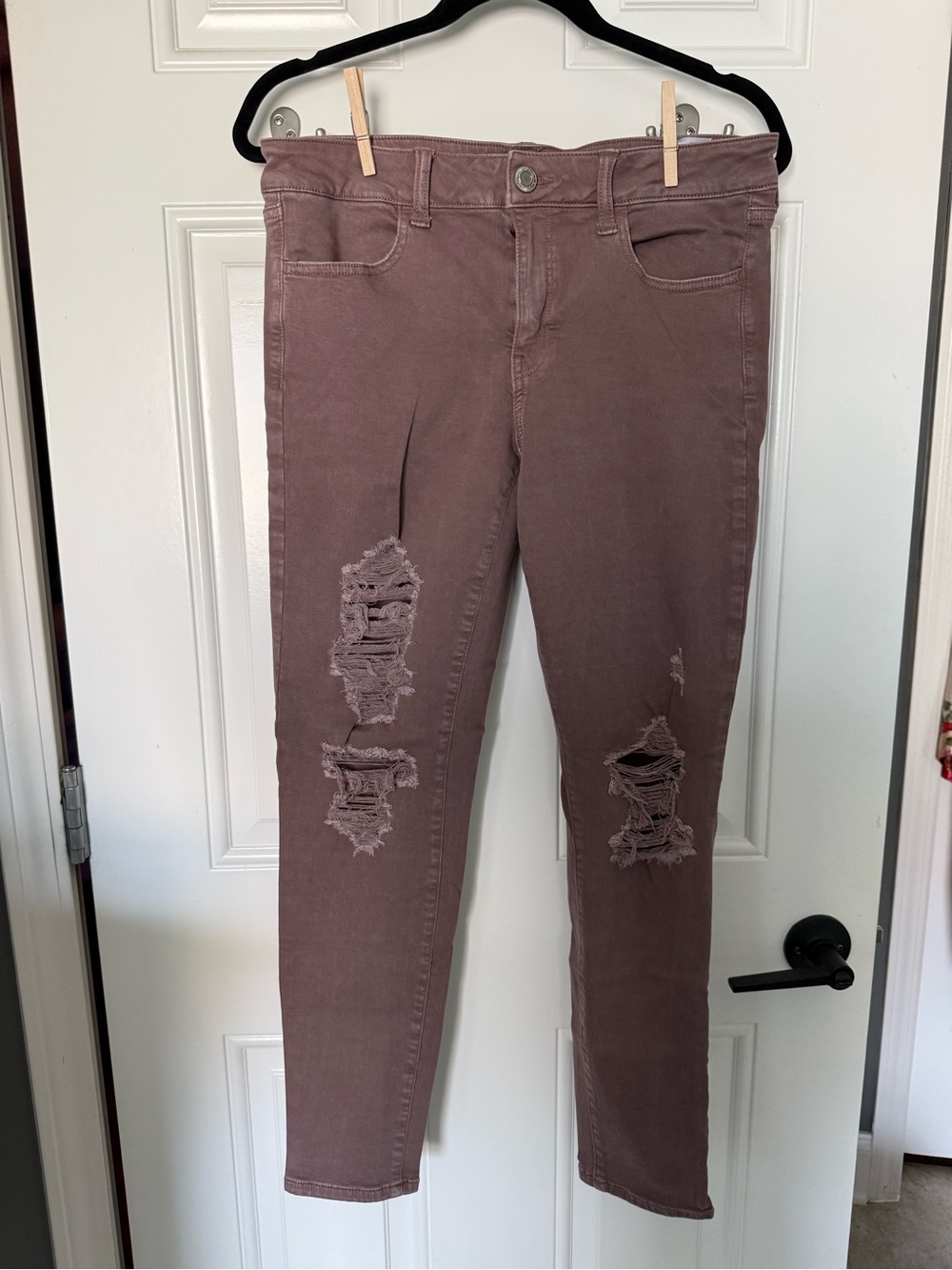 American Eagle Outfitters Mauve Distressed Skinny Jeans